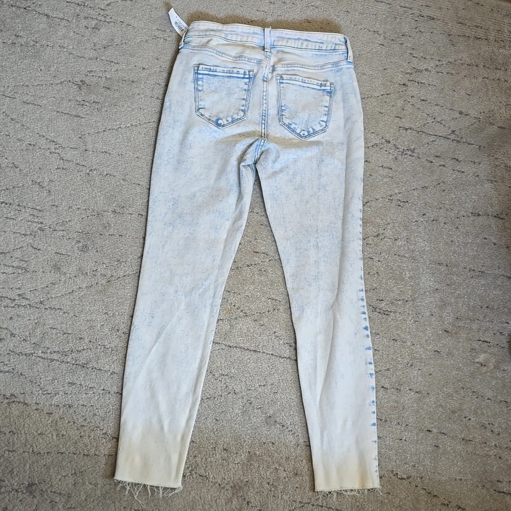 Old navy Acid Wash Jeans, size 4, ankle length, NWT - Picture 2 of 16